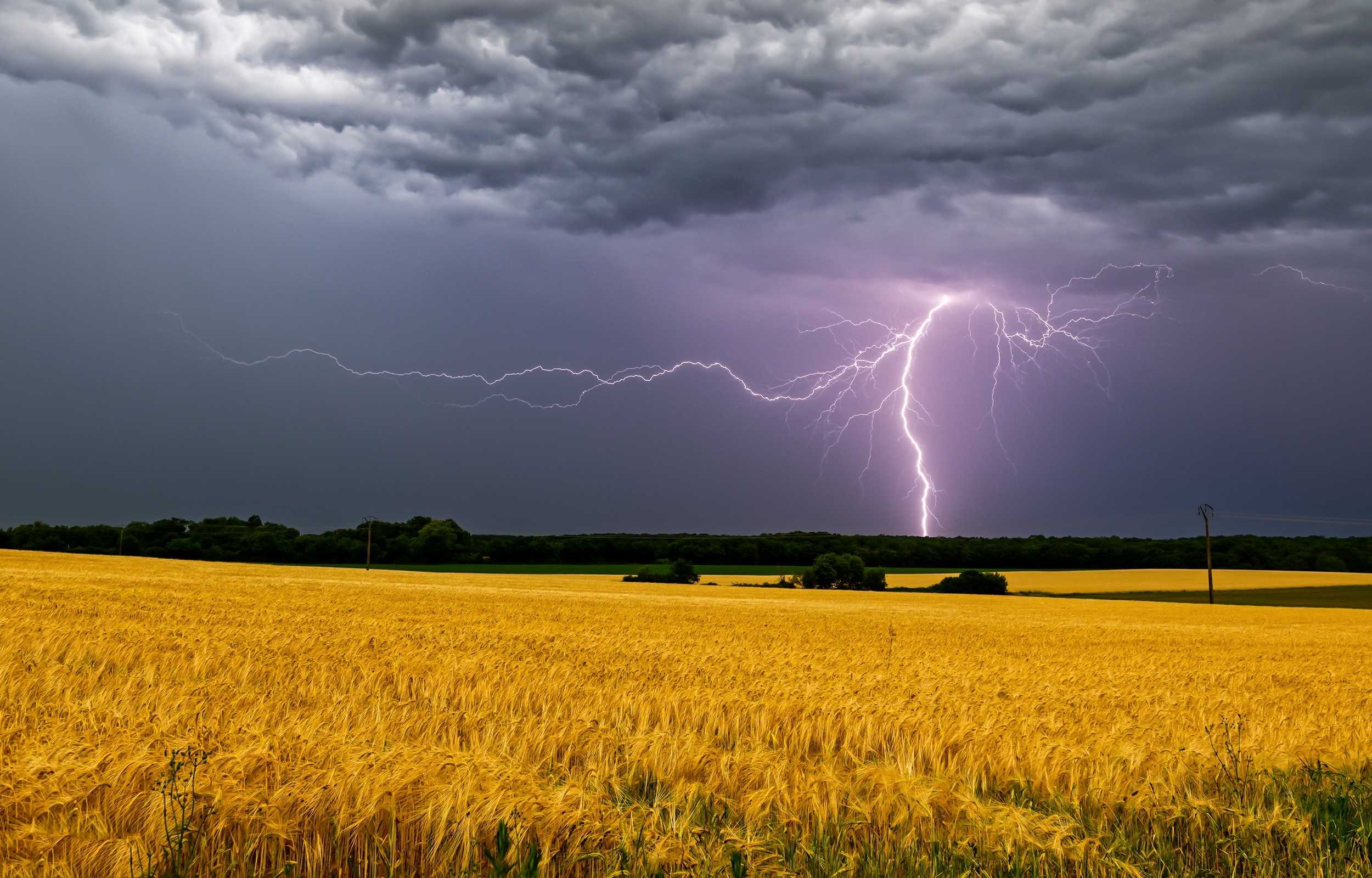 Edge IT Power Failures and Staffing Gaps Pose Summer Risks